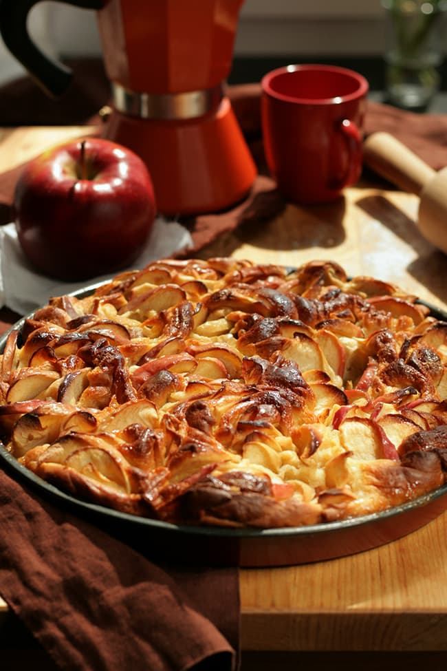 Tarte briochée pommes & caramel beurre salé