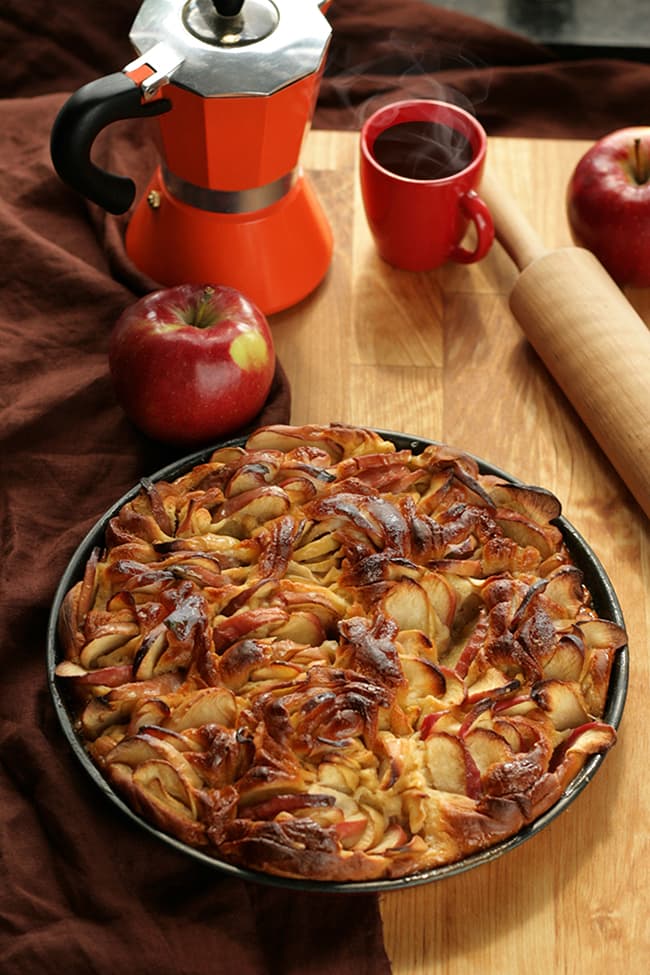 Tarte briochée aux pommes & caramel beurre salé