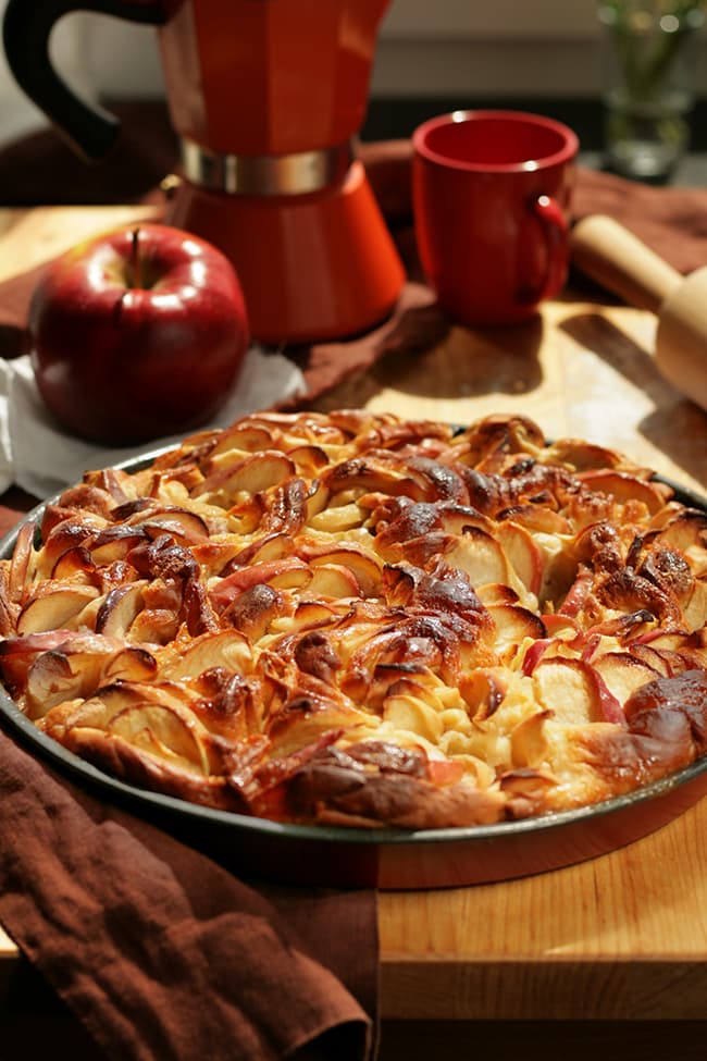 Tarte briochée aux pommes & caramel beurre salé