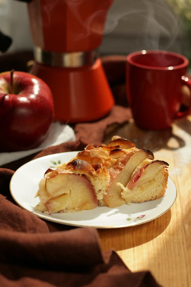 Tarte briochée aux pommes & caramel beurre salé