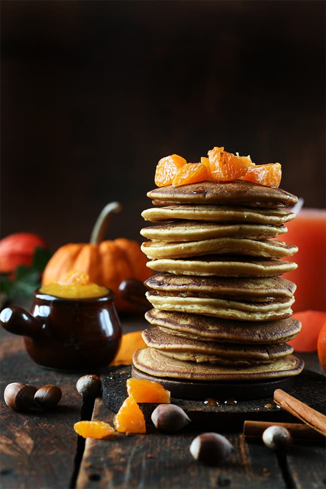 Pancakes healthy lait de noisette, courge et quartiers de mandarine