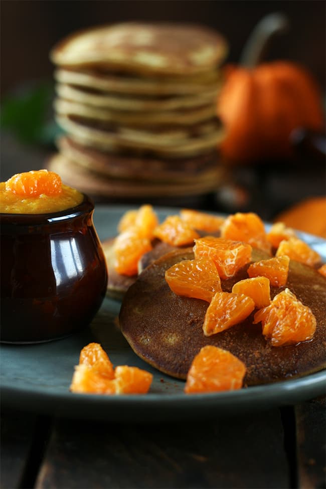 Pancakes healthy lait de noisette, courge et quartiers de mandarine, cannelle et confiture