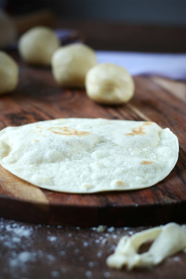 Façonnage du cheese naan vegan