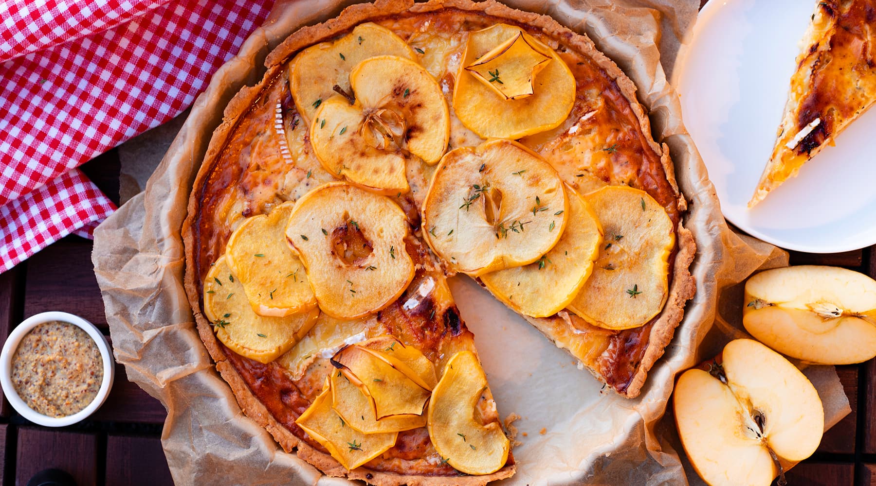 Tarte à la pomme et au camembert