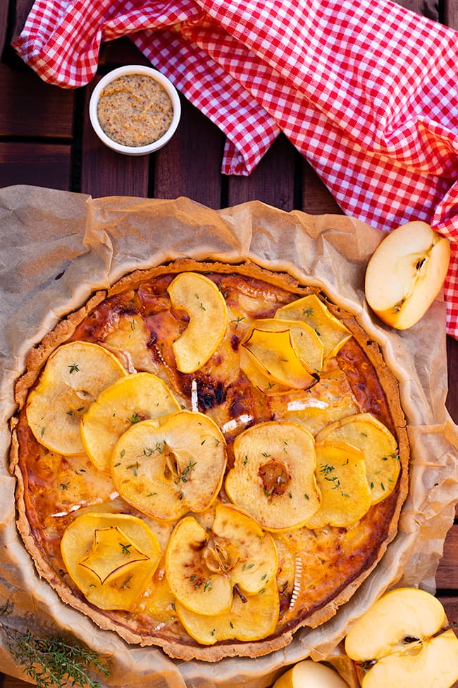 Tarte à la pomme et au camembert