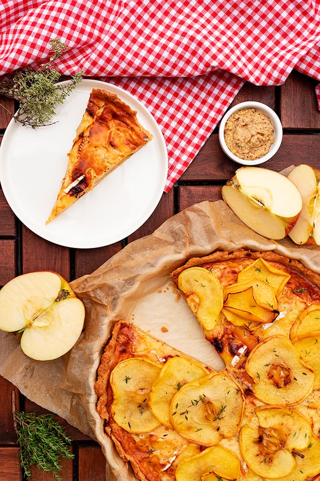 Tarte à la pomme et au camembert