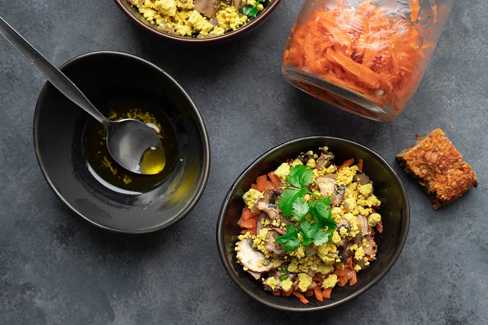 Carottes râpées et brouillé de tofu