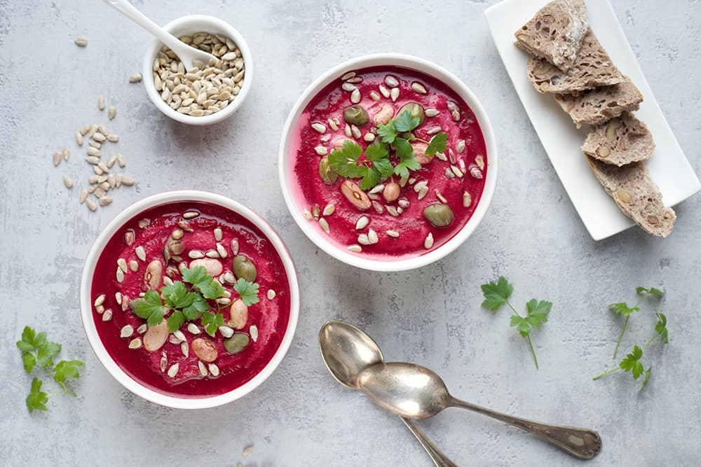 Soupe de betterave aux haricots blancs