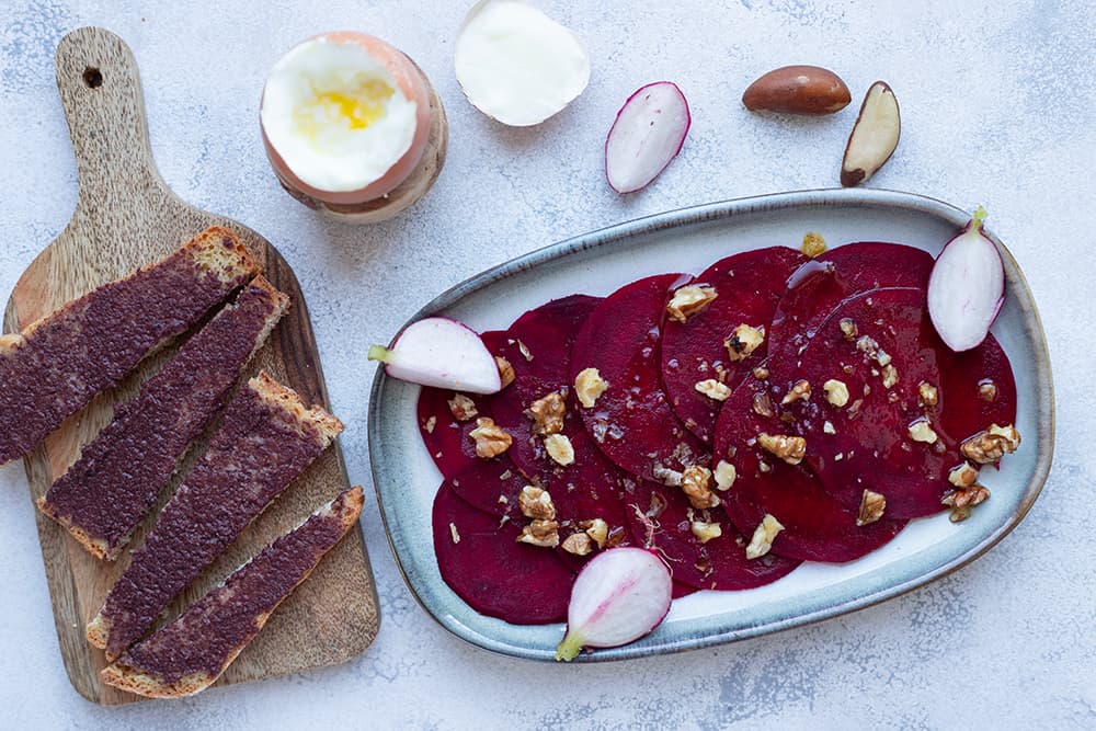 Carpaccio de betterave et œuf à la coque