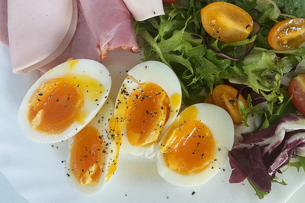 Salade œufs mollets dinde